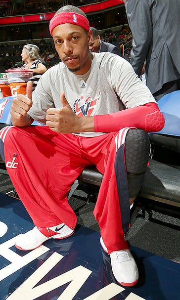 Paul Pierce autographs Celtics fan's shoes on Wizards' bench